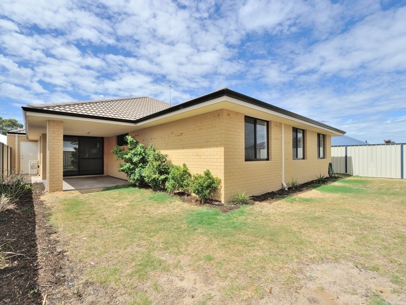 12 St Pierre Loop, Meadow Springs WA 6210