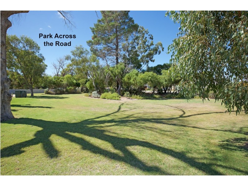 2 Regina Gardens, Greenfields WA 6210