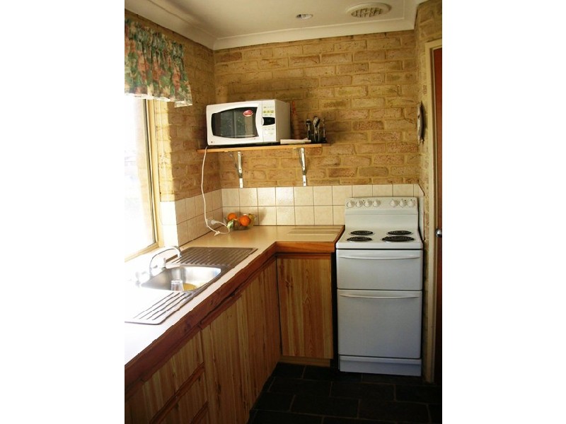 6A ALLAN PLACE, Halls Head WA 6210