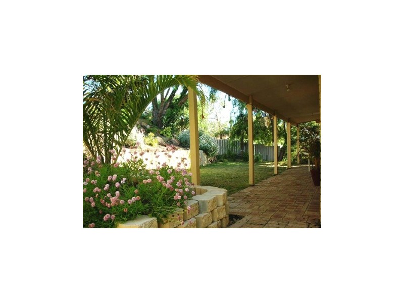 6A ALLAN PLACE, Halls Head WA 6210