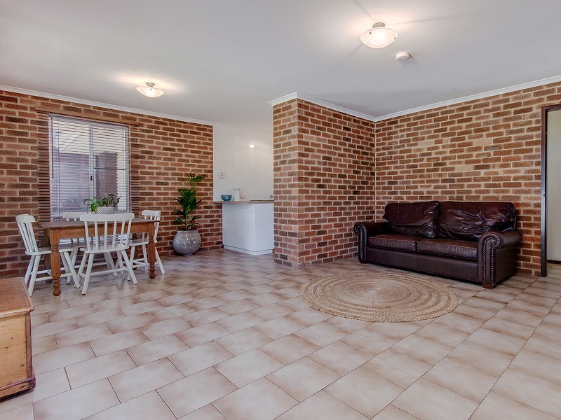 2/59 Janis Street, Halls Head WA 6210