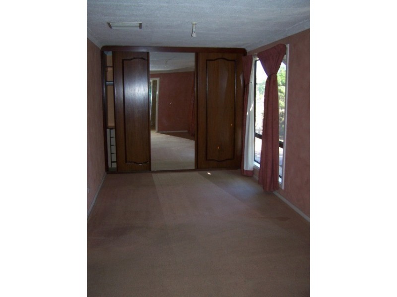 10 Loxton Street, Dudley Park WA 6210