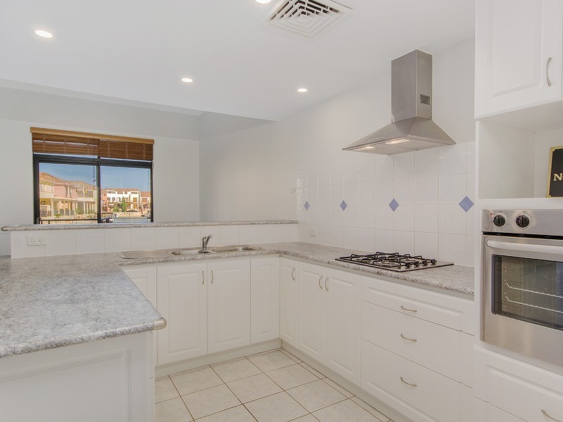 1/5 Westview Parade, Wannanup WA 6210