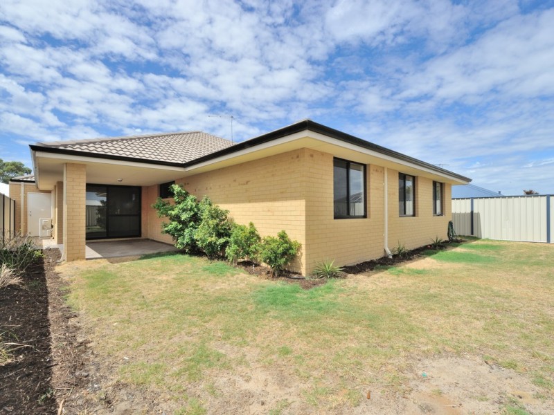 12 St Pierre Loop, Meadow Springs WA 6210