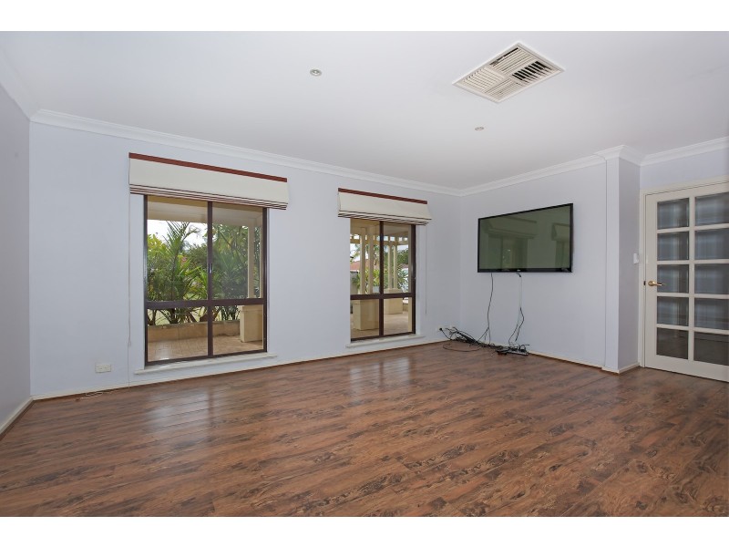 19 Sandford Crescent, Halls Head WA 6210