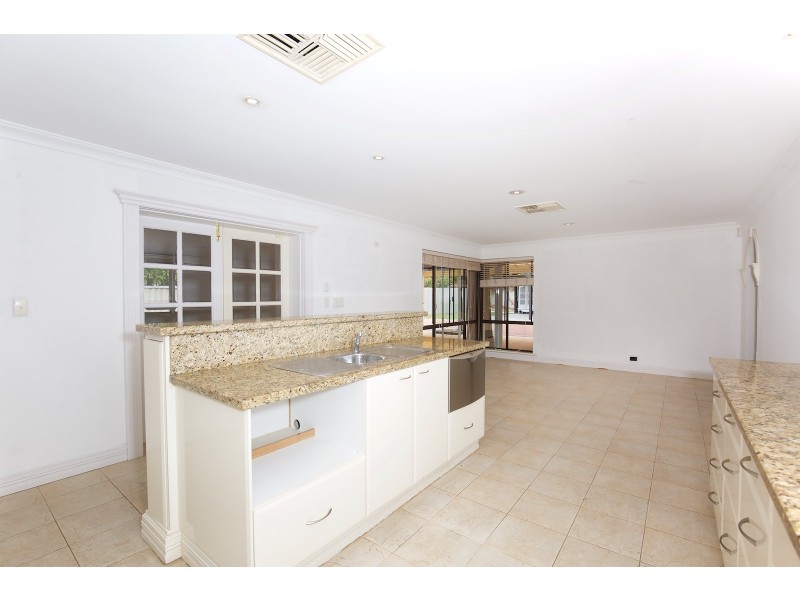 19 Sandford Crescent, Halls Head WA 6210