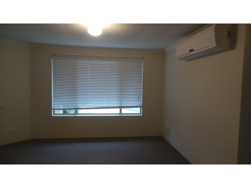 1/6 Dory Close, Halls Head WA 6210