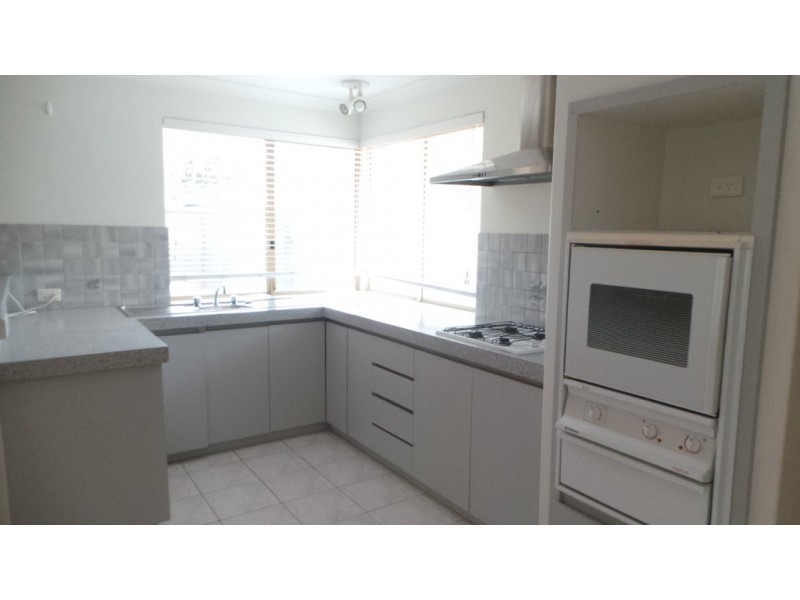 1/6 Dory Close, Halls Head WA 6210