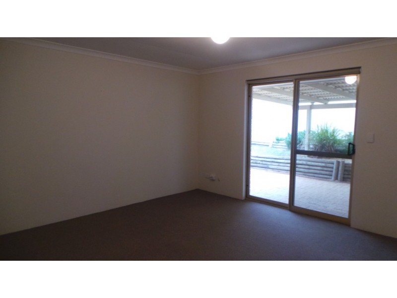 1/6 Dory Close, Halls Head WA 6210