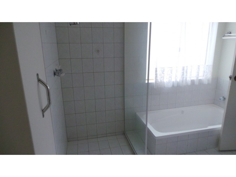 1/6 Dory Close, Halls Head WA 6210