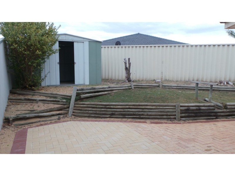 1/6 Dory Close, Halls Head WA 6210