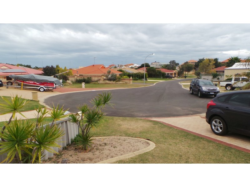 1/6 Dory Close, Halls Head WA 6210