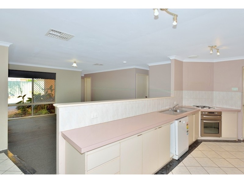 22 Floribunda Avenue, Halls Head WA 6210