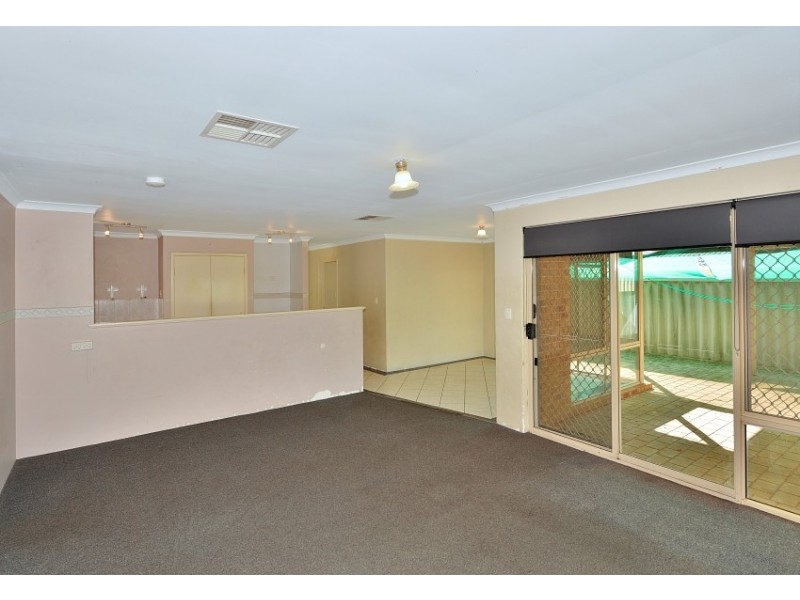 22 Floribunda Avenue, Halls Head WA 6210