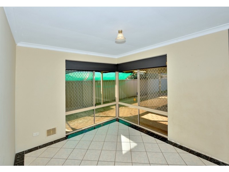 22 Floribunda Avenue, Halls Head WA 6210