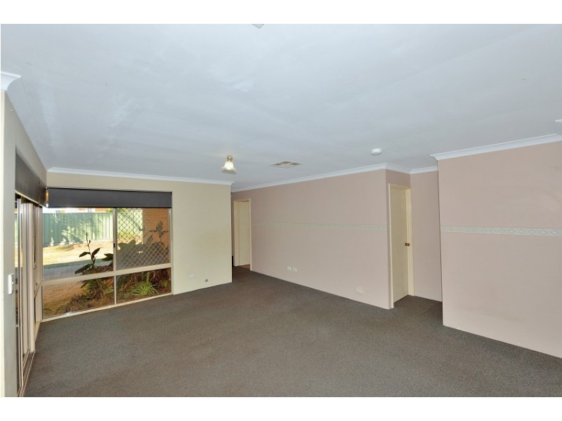 22 Floribunda Avenue, Halls Head WA 6210