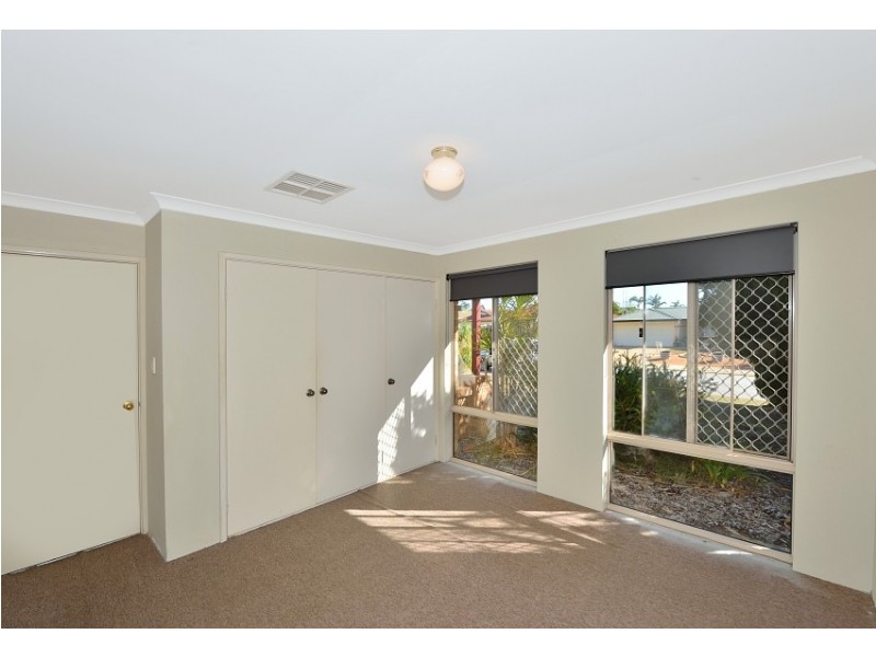 22 Floribunda Avenue, Halls Head WA 6210