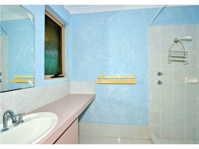 22 Floribunda Avenue, Halls Head WA 6210