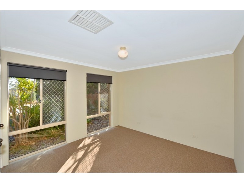 22 Floribunda Avenue, Halls Head WA 6210