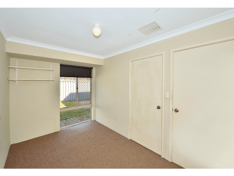 22 Floribunda Avenue, Halls Head WA 6210