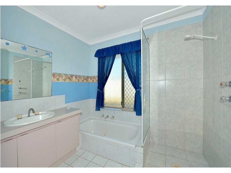 22 Floribunda Avenue, Halls Head WA 6210