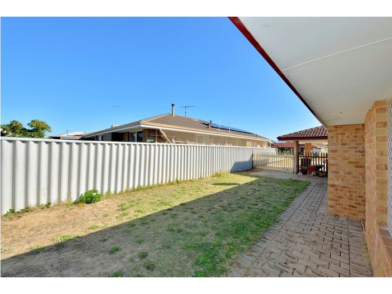 22 Floribunda Avenue, Halls Head WA 6210