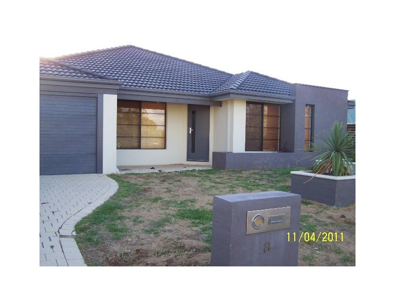 8 Dyer Lane, Lakelands WA 6180