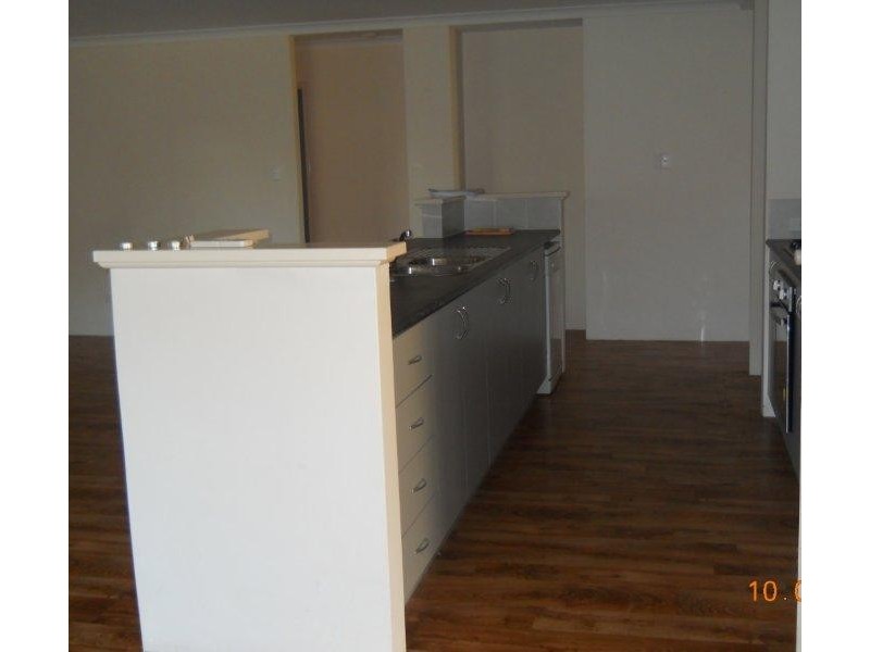 8 Dyer Lane, Lakelands WA 6180