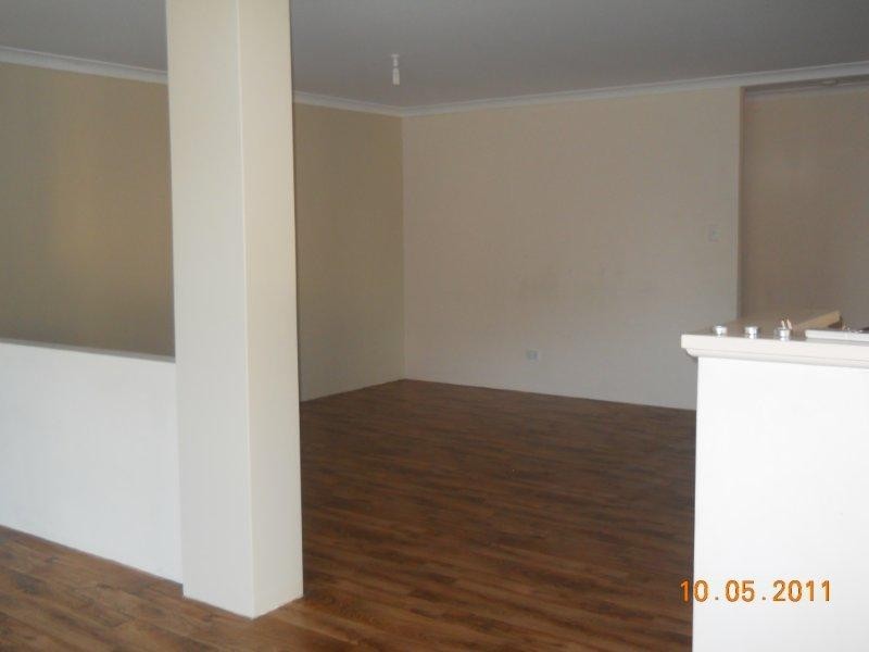 8 Dyer Lane, Lakelands WA 6180