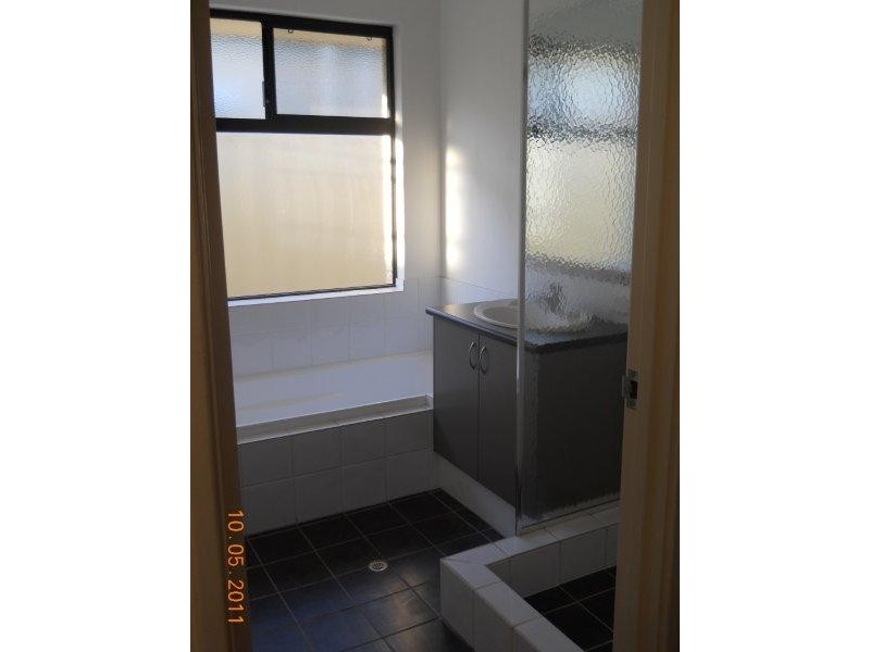 8 Dyer Lane, Lakelands WA 6180