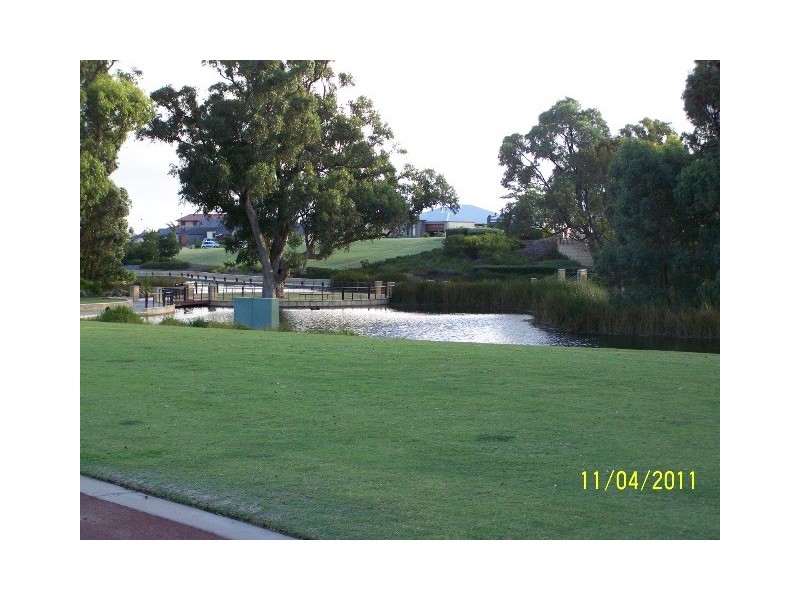 8 Dyer Lane, Lakelands WA 6180