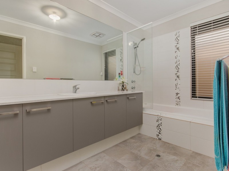 9 Bush View, Wannanup WA 6210