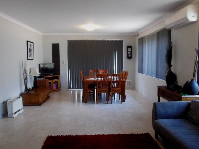 82 Badgerup Avenue, Lakelands WA 6180