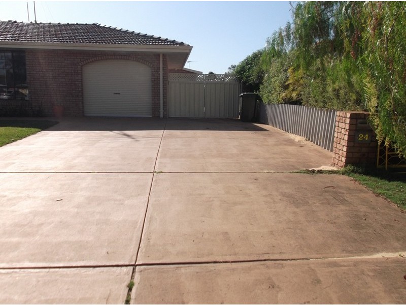 24 Hanson Way, Dudley Park WA 6210