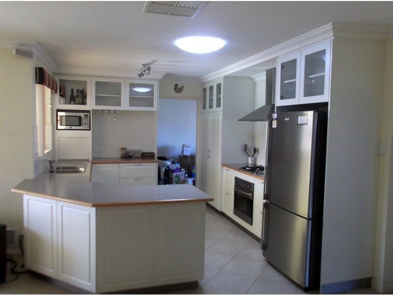 24 Hanson Way, Dudley Park WA 6210