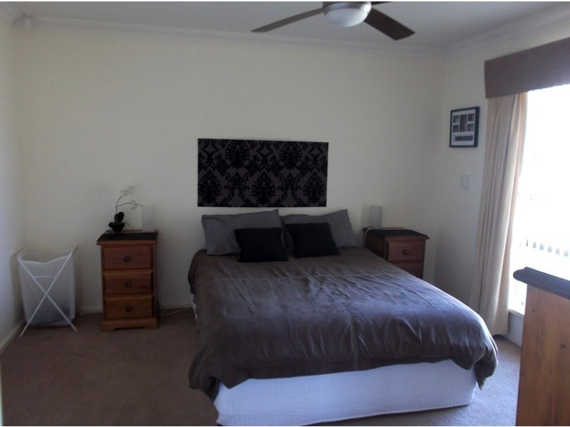 24 Hanson Way, Dudley Park WA 6210