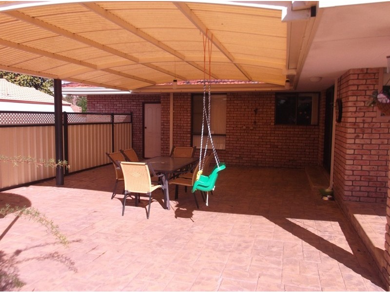 24 Hanson Way, Dudley Park WA 6210