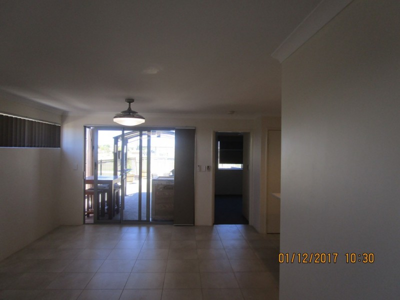 27 Benalla Way, Lakelands WA 6180