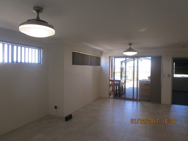 27 Benalla Way, Lakelands WA 6180