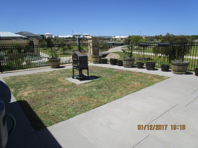 27 Benalla Way, Lakelands WA 6180