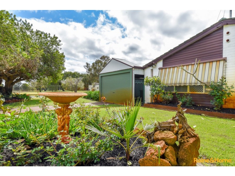 1 KINGIA PLACE, Pinjarra WA 6208