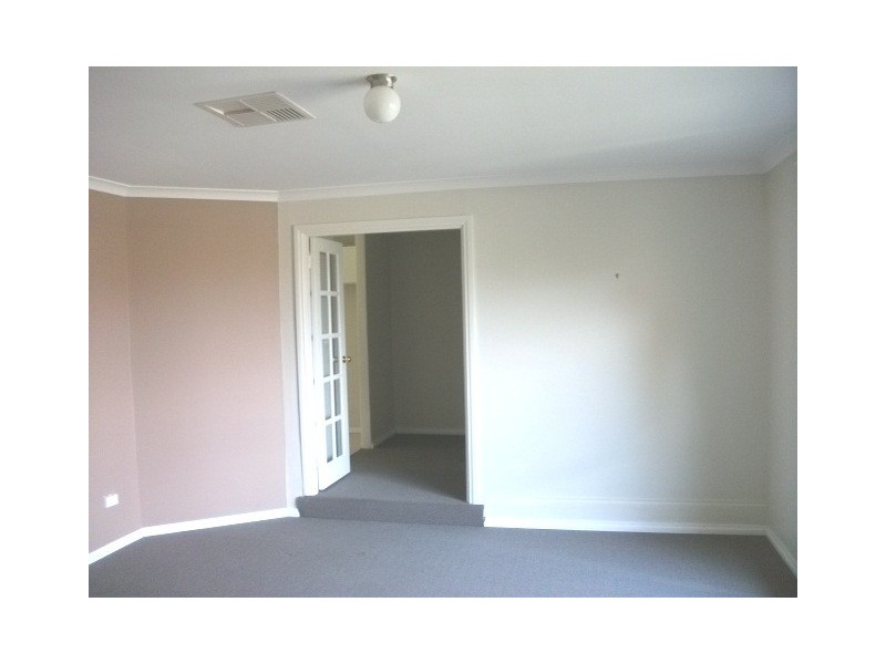 16 Oaklands Ave, Halls Head WA 6210