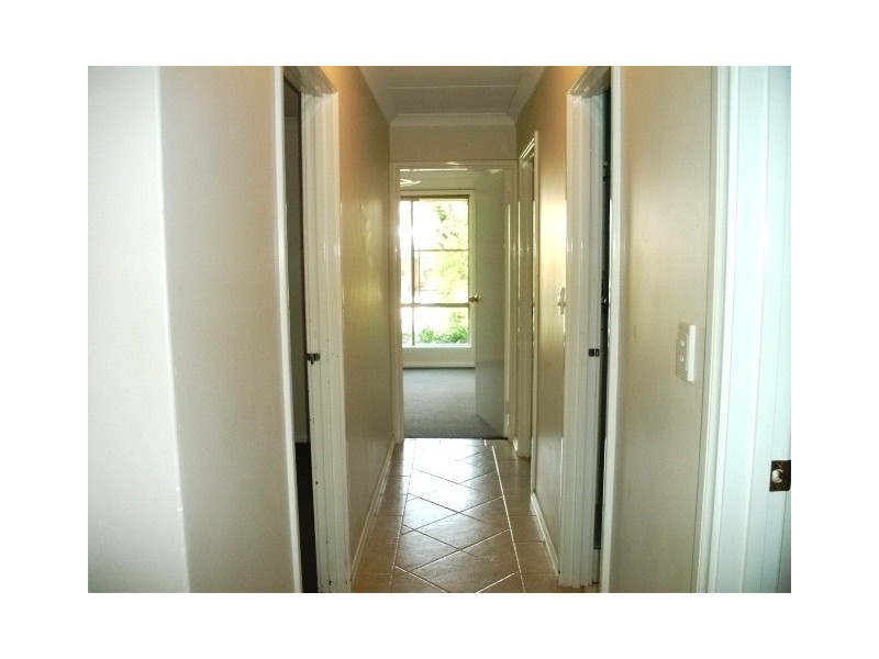 16 Oaklands Ave, Halls Head WA 6210
