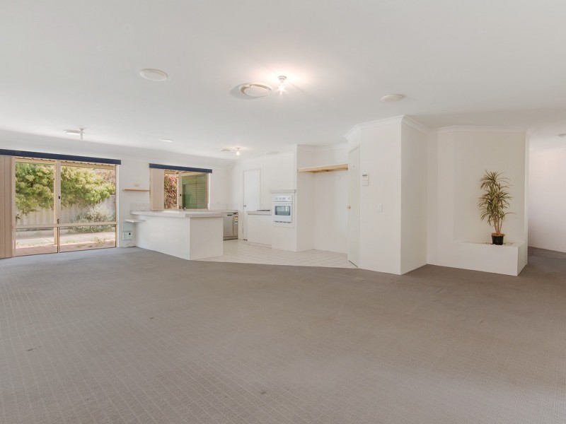 166 Oakmont Avenue, Meadow Springs WA 6210