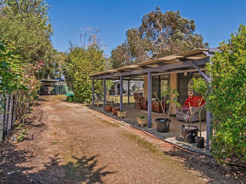 5 Derek Road, Coodanup WA 6210