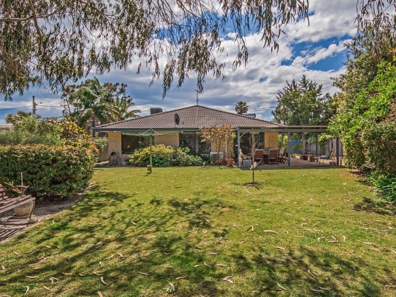 5 Derek Road, Coodanup WA 6210