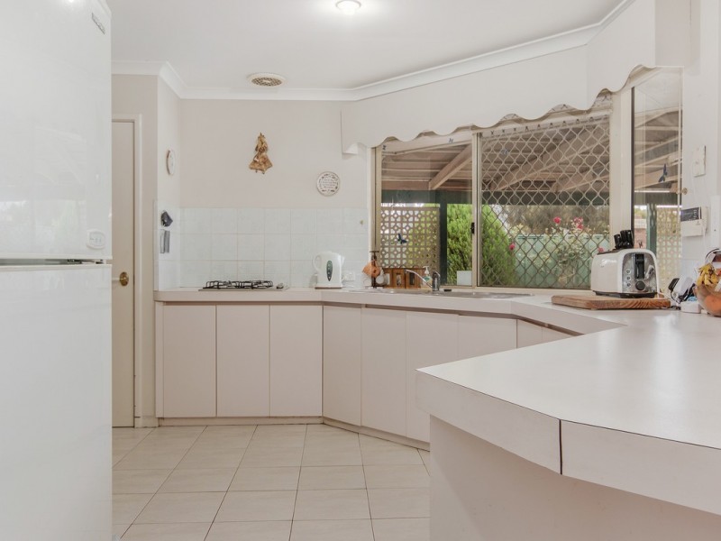 2 Templetonia Promenade, Halls Head WA 6210