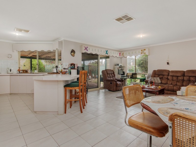 2 Templetonia Promenade, Halls Head WA 6210