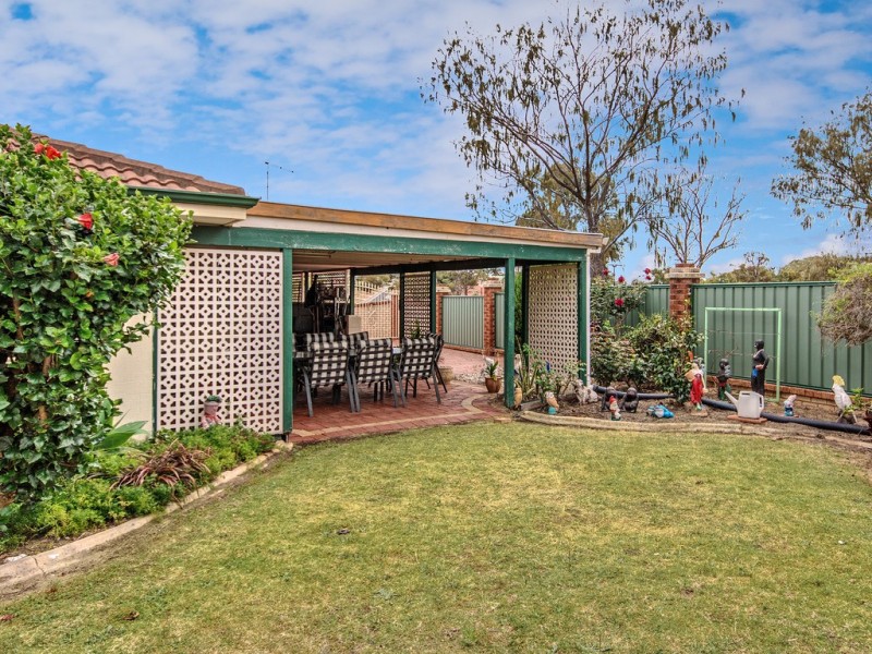 2 Templetonia Promenade, Halls Head WA 6210