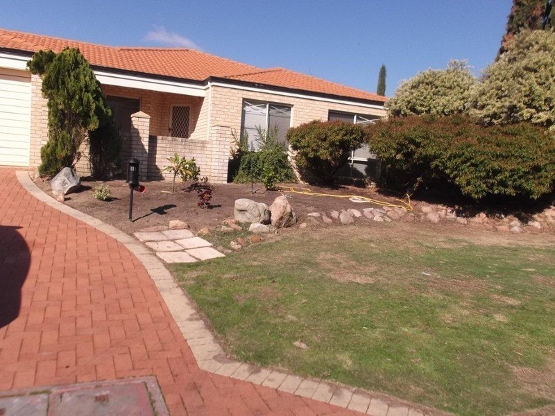 11 Paradise Circuit, Halls Head WA 6210